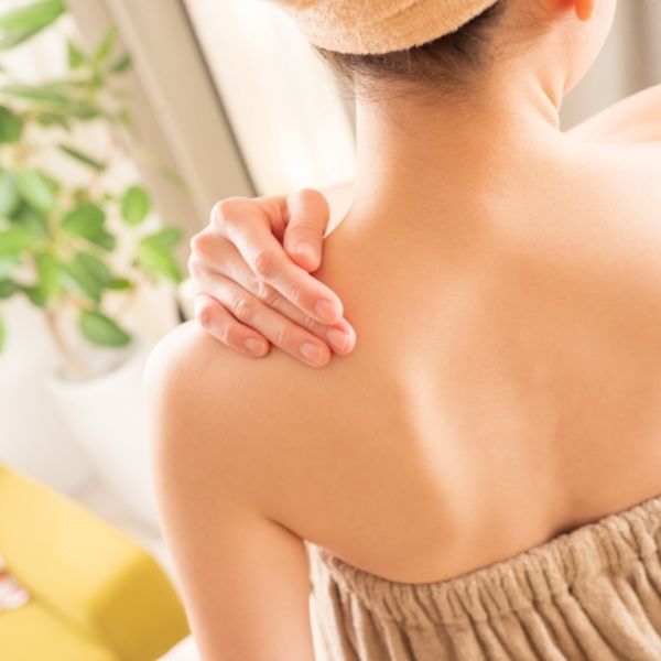 自己処理が難しい背中のムダ毛の脱毛はディオーネ浜松有玉店で！！