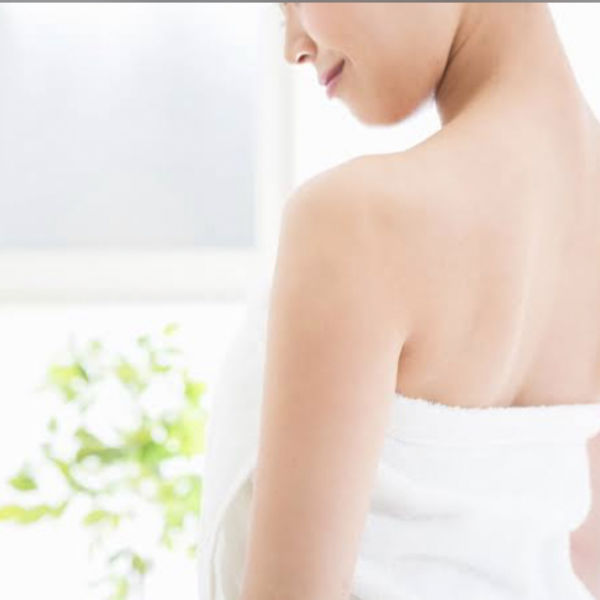 ご自分で手の届かない背中や襟足の脱毛はDione浜松有玉店におまかせください☆